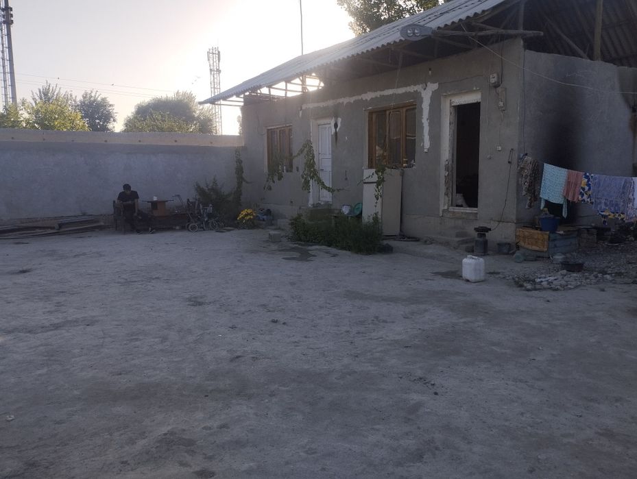 Hamma sharoitlari bor yer uchastkasi sotiladi