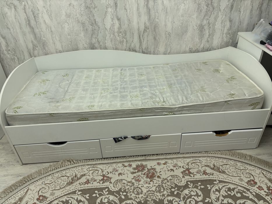 Продам кровать с матрасом и ящиками