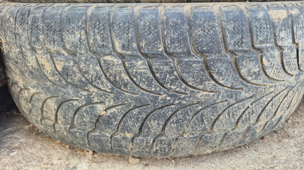 Продам б/у комплект шин Bridgestone