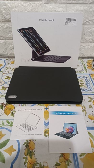 Husă cu tastatură Magic Keyboard  iPad 10 2022 10,9 inch / 11 A16 2025