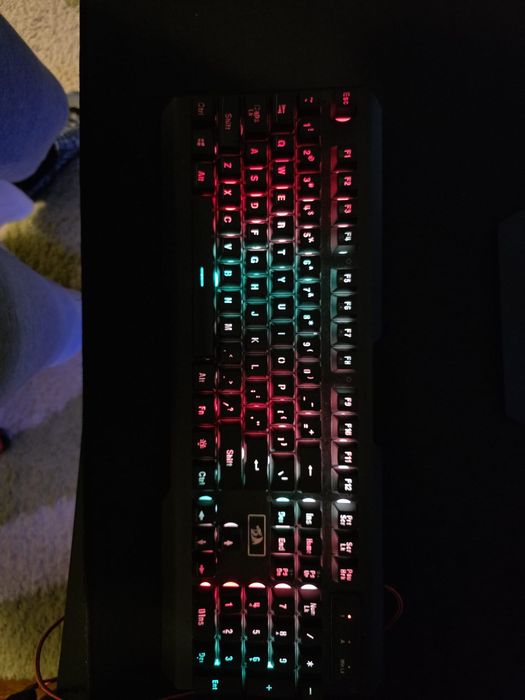 Vând tastatură redragon