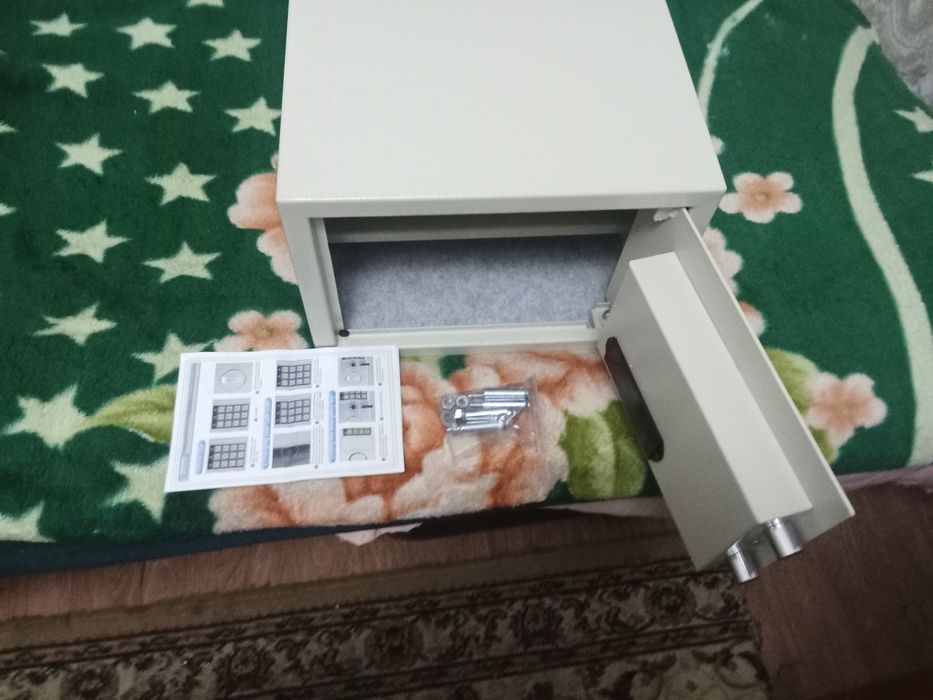 Сейф lllllllllllllllll