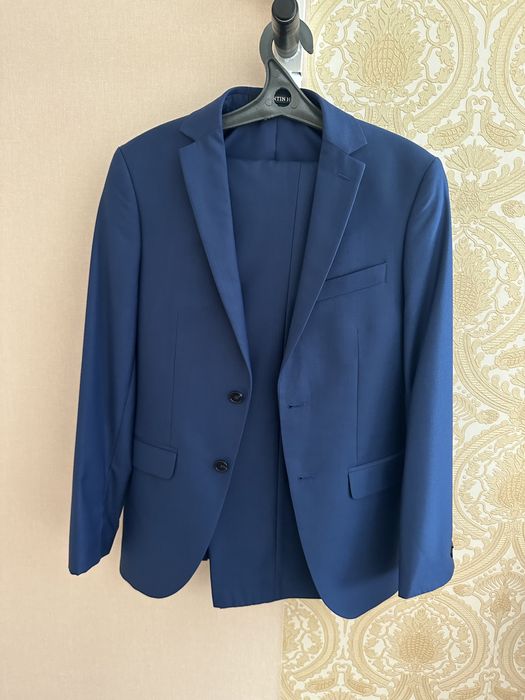 Продается мужской костюм