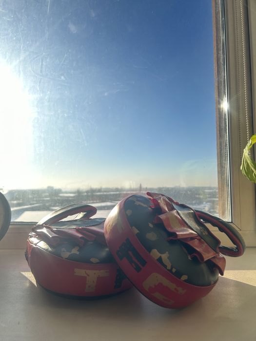 Продам перчатки для бокса