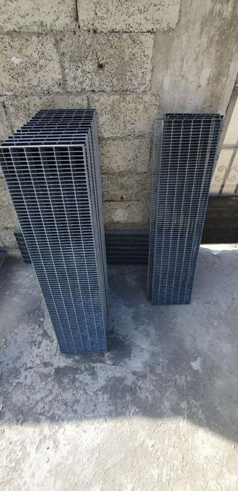Trepte zincate modele si dimensiuni diferite din rigola sau grilaj
60-