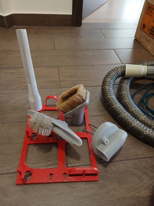 Aspirator sovietic Buran 5M funcțional 
Text:
Vând aspirato