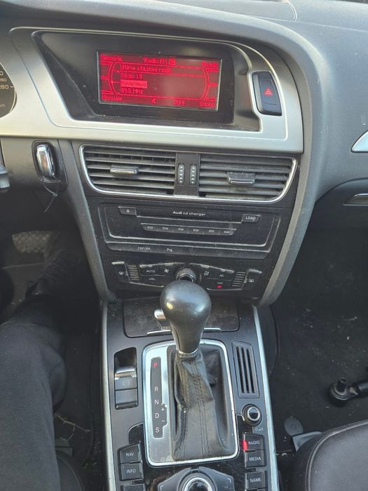Audi a4 2.0tdi 143k 2010г автоматик.