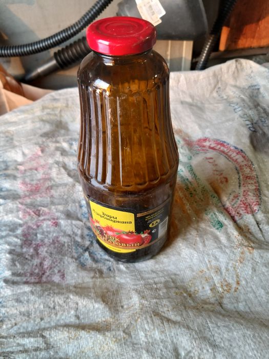 Продам бутылки из-под гранатового сока,белые и коричневые.