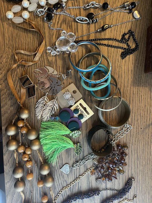 Set de bijuterii vechi (diverse materiale)