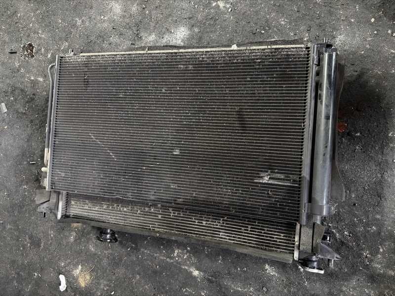 Основной радиатор Genesis G80 2016