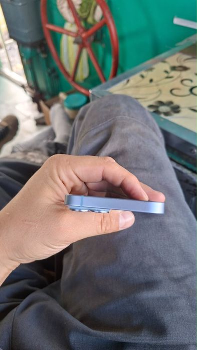 Продам телефон IPhone 14