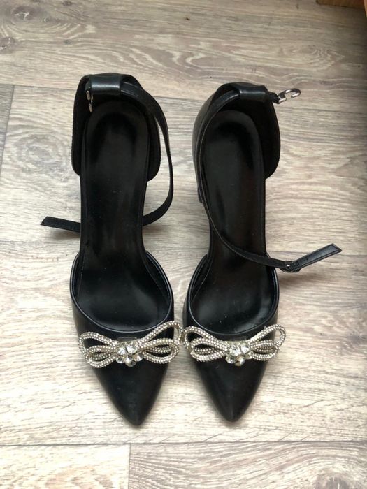 Продам вечерние туфли