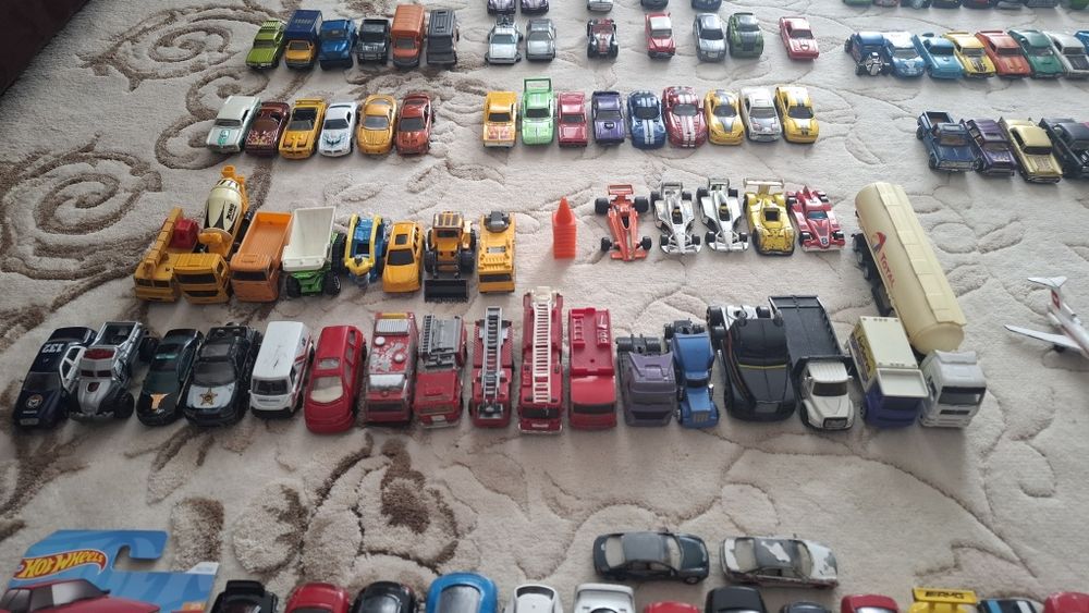 (10 LEI BUC) Colectie 265 mașinute - Hot Wheels, Matchbox, Burago, Majisto, etc

Alfa Romeo
AMC
Aston Martin
Audi
Bentley
BMW
Bugatti
Cadillac
Chrysle
