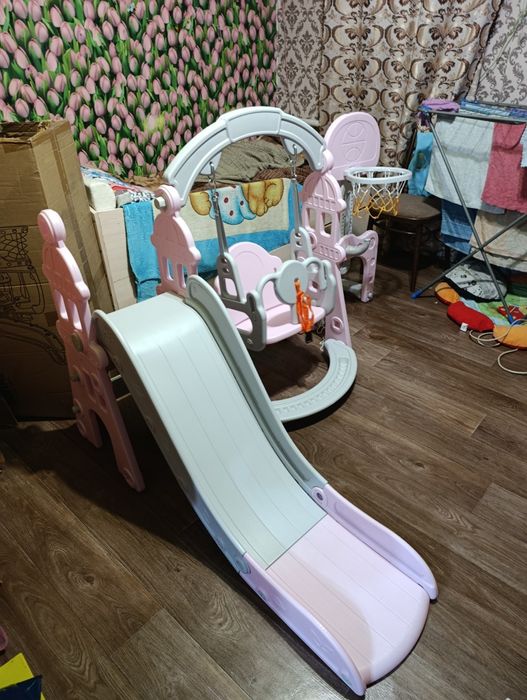 Детская горка в идеальном состоянии