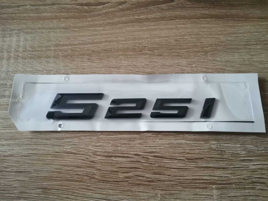 черна емблема BMW 525i (G60) нов стил