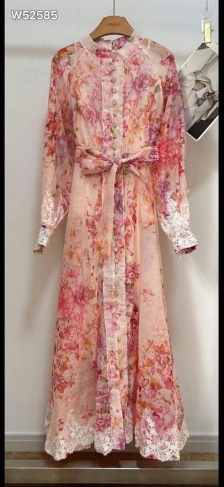 Рокля с дантела от вискоза