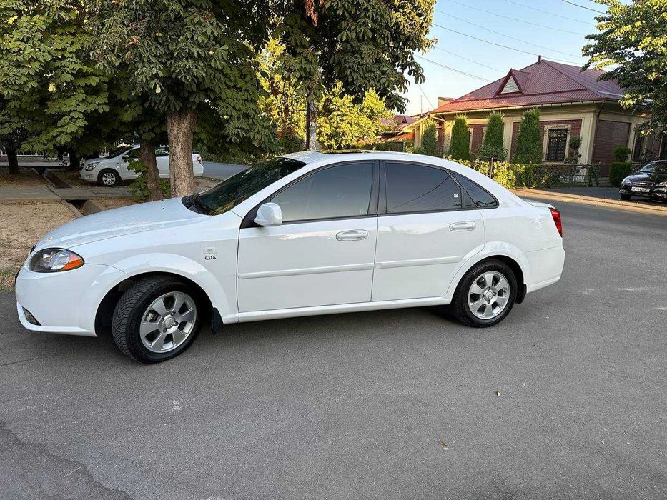Продам Шевроле Жентра.