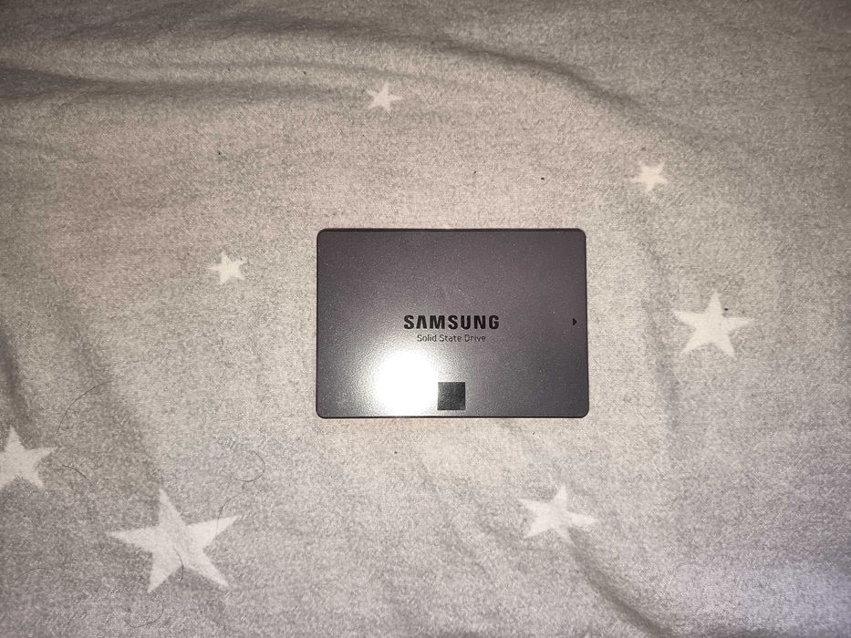 SSD Samsung Evo 840, de 250gb sata 3 + win 10 instalat pe el
