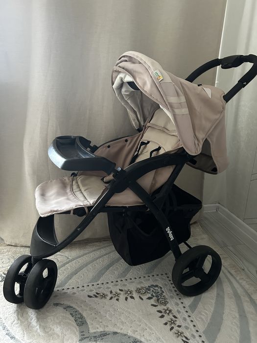 Бежевая коляска