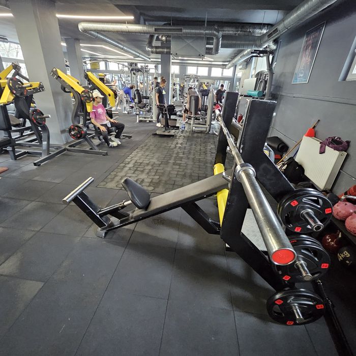 Aparatura  sala fitness, scari rulante, banci impins