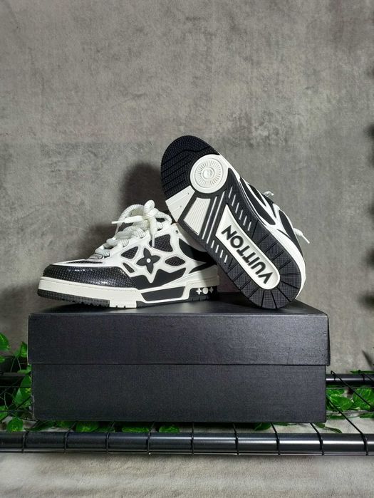 Louis Vuitton marimea 42