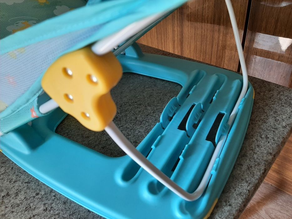 Шезлонг для купания новорожденных. Новый.