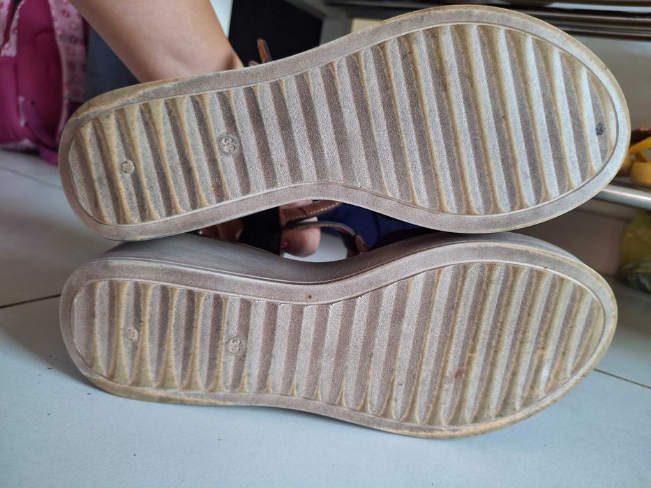 Sandale negre din piele 38