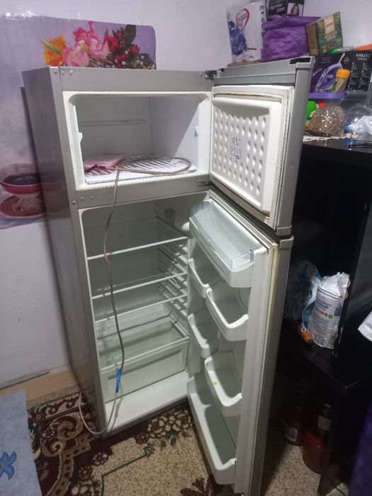 Холодильник Vestel