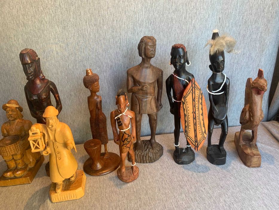 голям лот от дървени фигури статуетки
