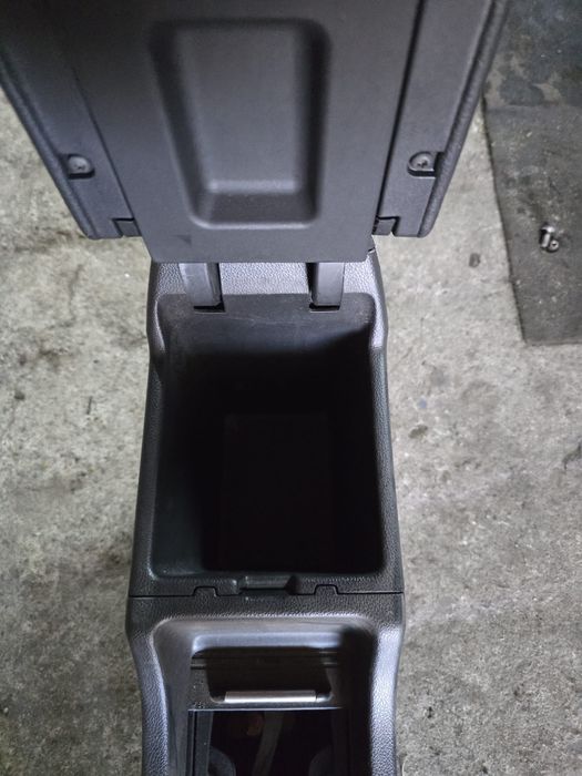 Cotiera Opel Astra j din piele cu frana de mana electrica