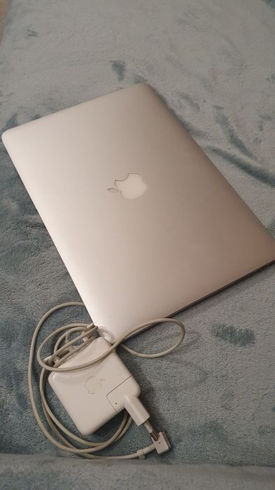 Macbook Air 13 i5 256 SSD Laptop Apple