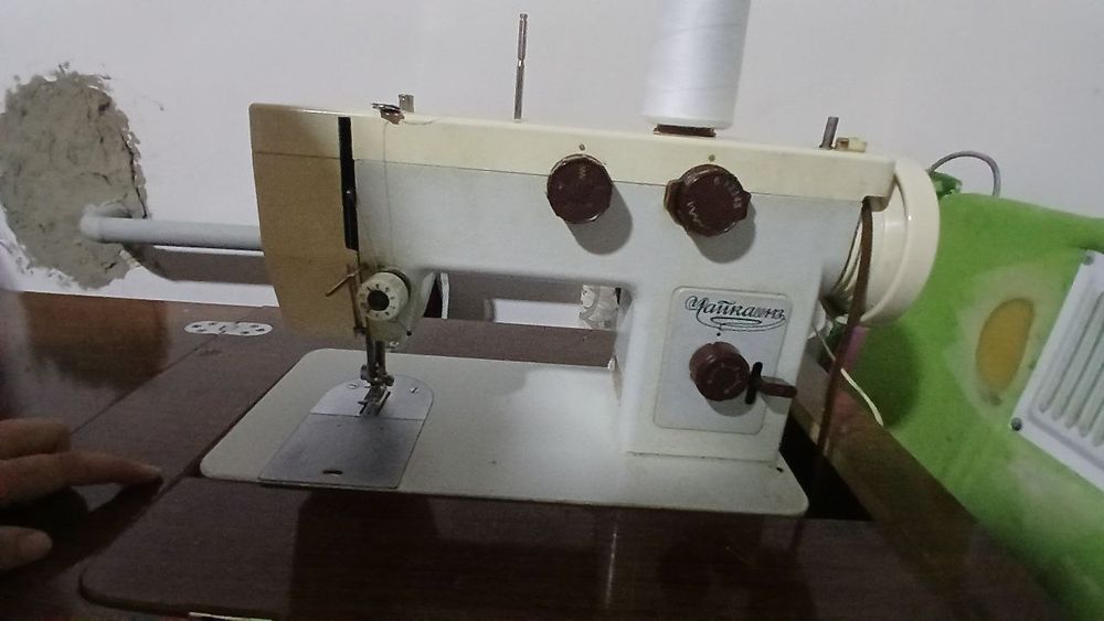 Chayka tikuv moshinadi sotiladi. Pedalli. Toklik ham mehanika