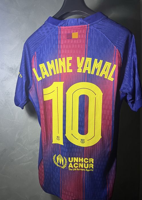 Футболна тениска на Барселона сезон 25/26