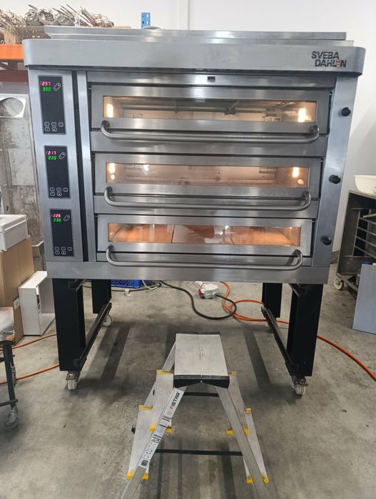 Cuptor electric functioneasa foarte bine 3000€ pret negociabil
