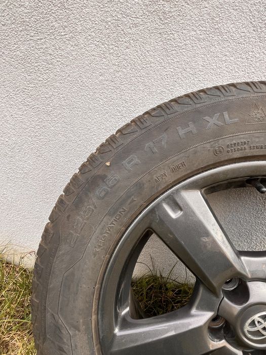 Джанти 17х7J, 45, 5x114 със зимни гуми 4 бр. UNIROYAL - RAV4