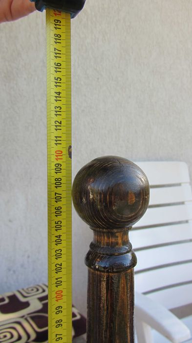 Scara in spirala pt biblioteca din lemn natural deosebit de frumoasa