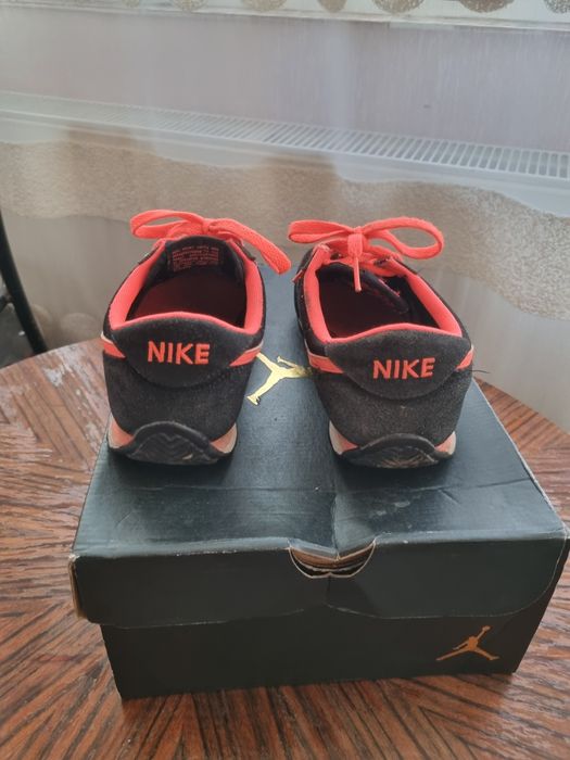 Pantofi sport Nike cu inserții de piele întoarsă, marime 36.5