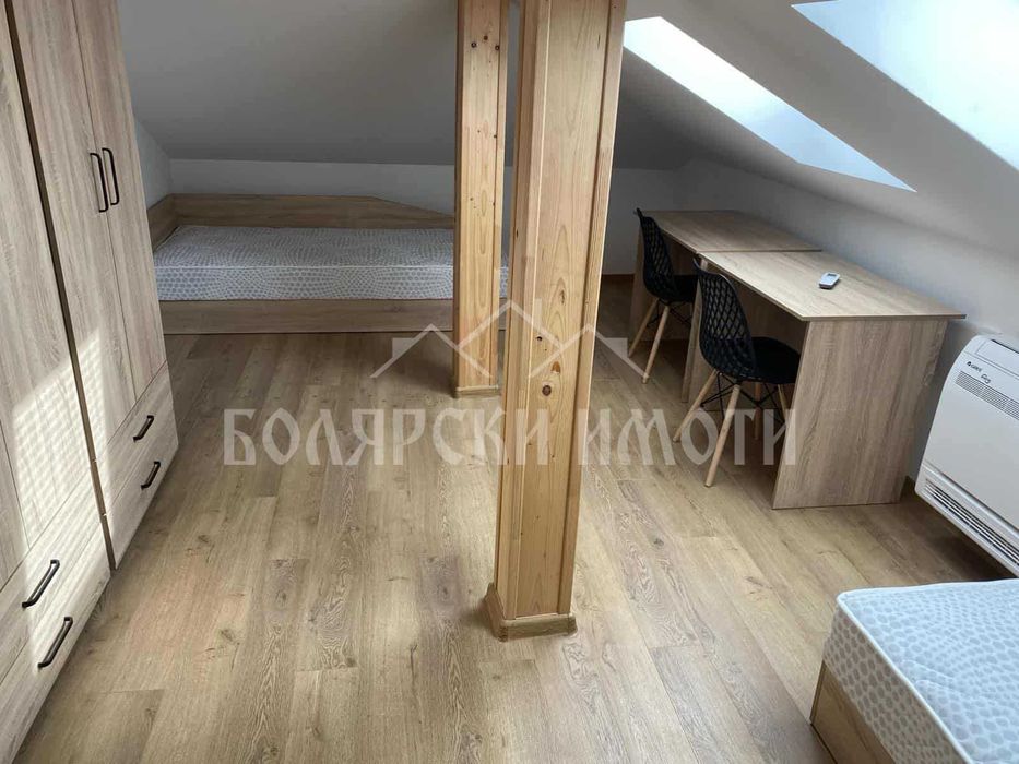 Мансарден Новообзаведен тристаен апартамент