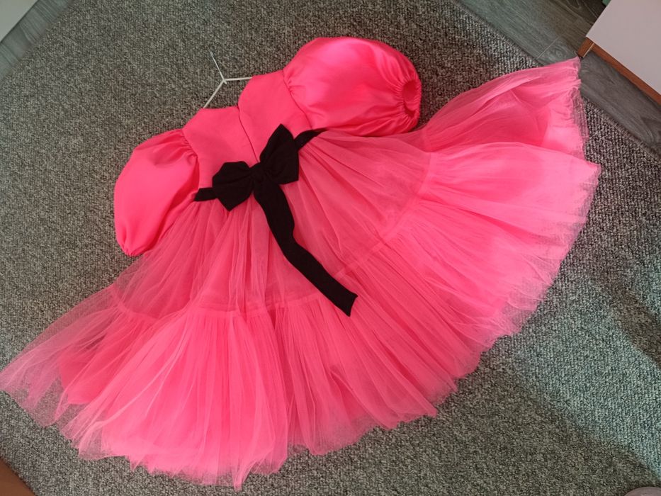 Роскошное нарядное платье для девочки