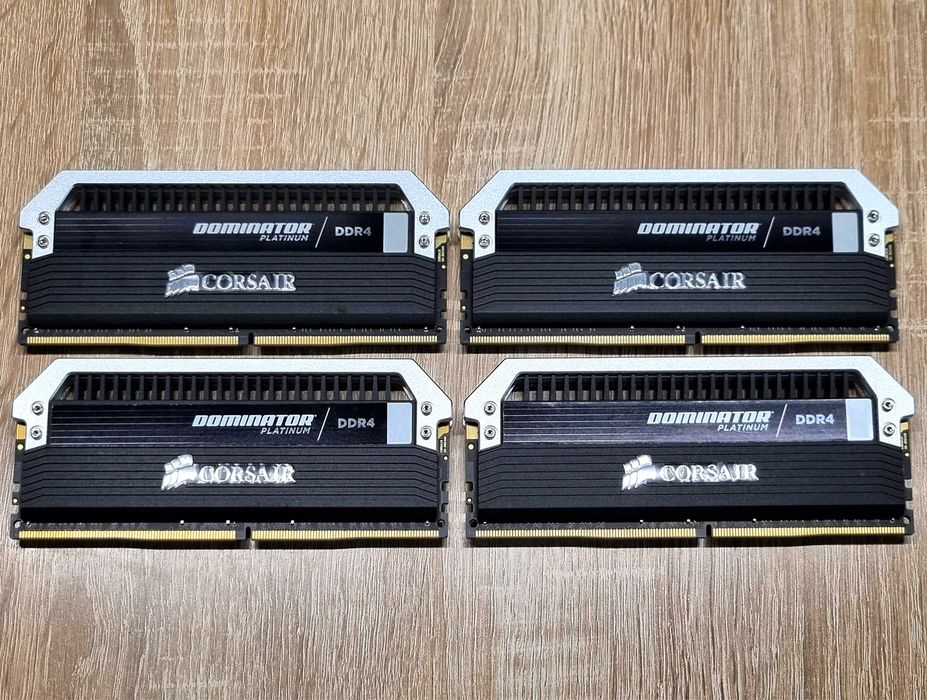 Corsair DOMINATOR PLATINUM 64GB 4 x 16GB DDR4 3000MHz чипы Samsung