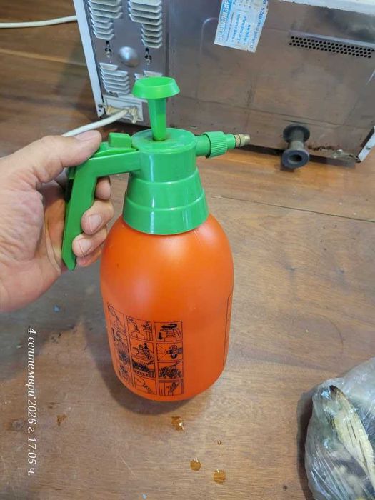 ръчна градинска пръскачка с предварително напомпване (Pressure Sprayer).