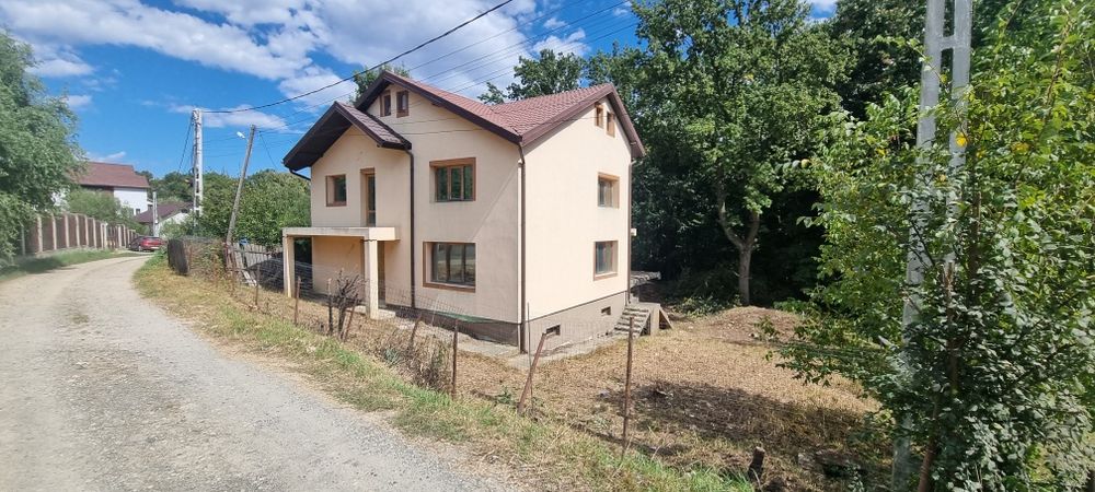 Casă de vânzare sat Cercu