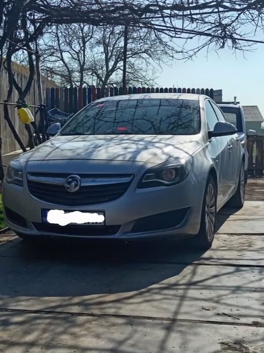 Vand opel insignia limuzina!