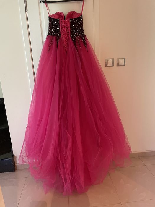 Бална рокля с камъни Swarovski и пайети