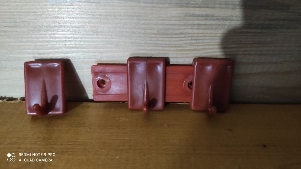 Вешалки для одежды.