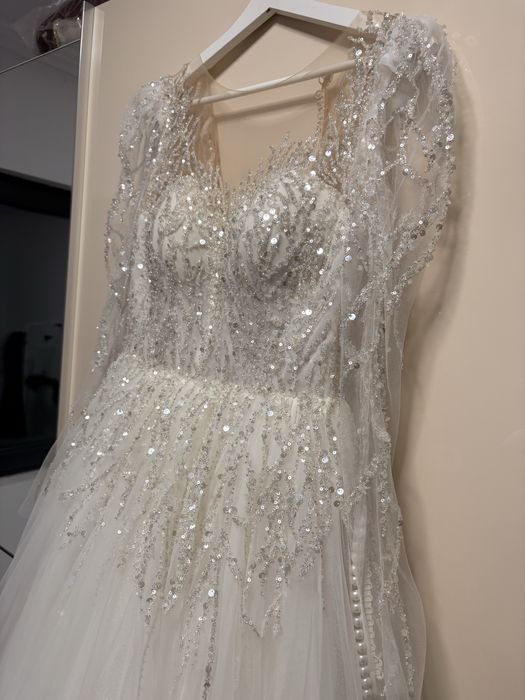 Rochie mireasa marimea xs-s  model A line/printesa cu trena