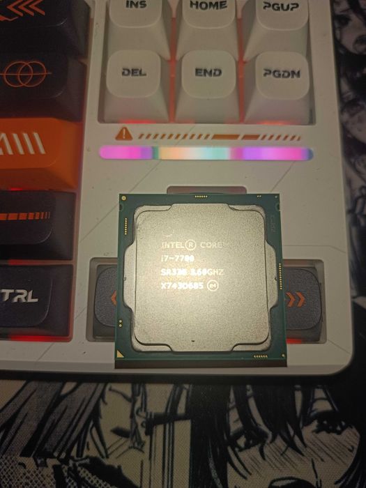 Продам процессор intel i7 7700