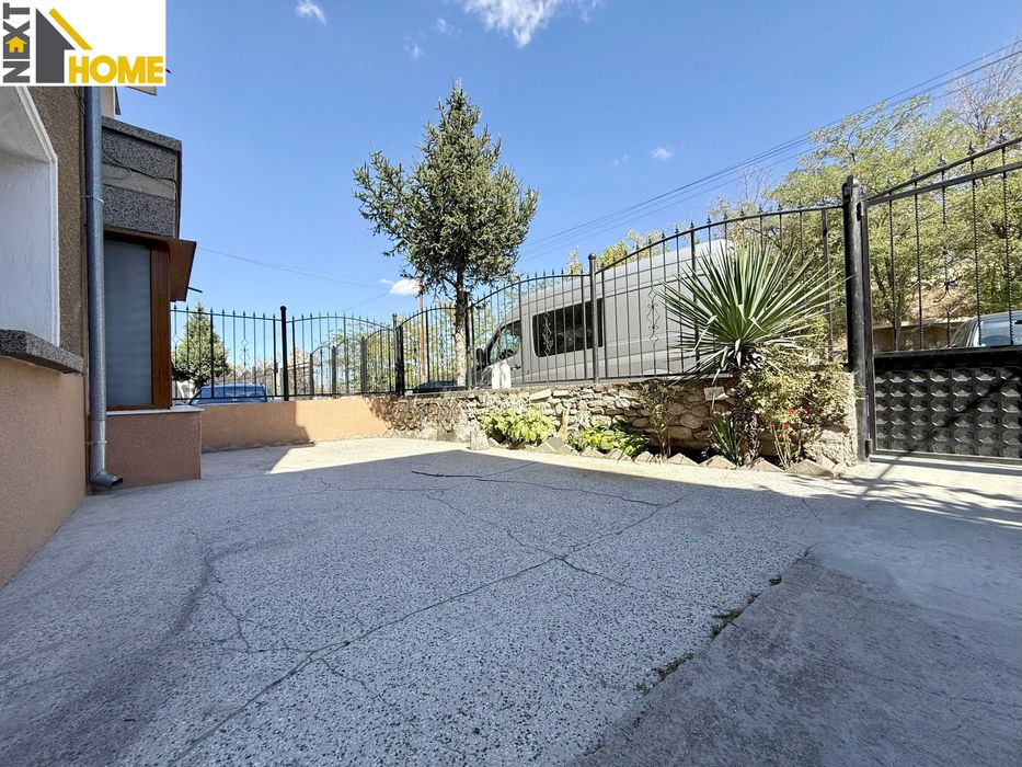 Напълно обзаведен тристаен апартамент след ремонт