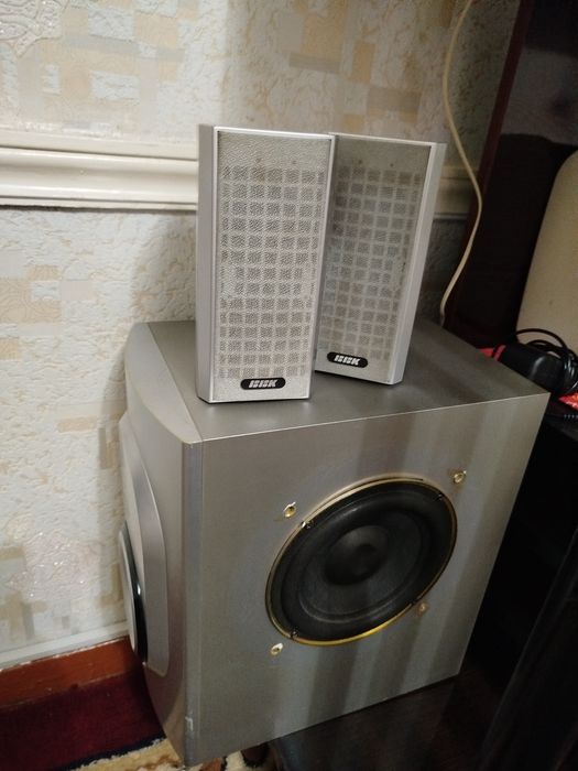 ДВД сотилади холати яхши бешта калонкаси бор куйлаши тиник