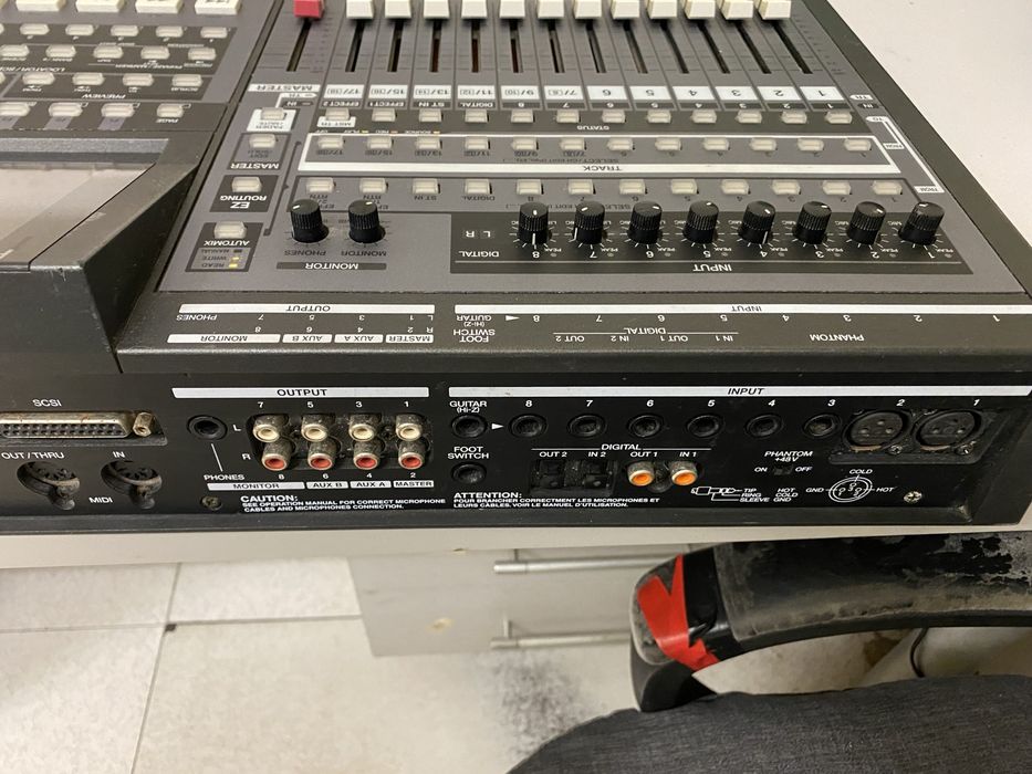 Roland VS-1880 mixer